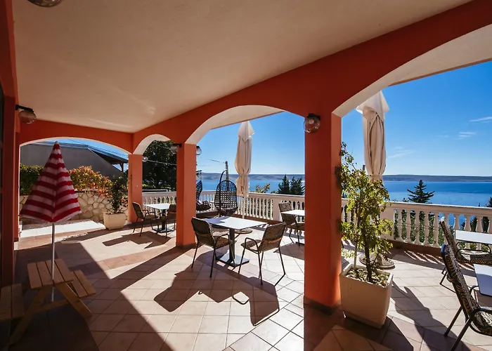 Amari 스타리그라드 파클레니차