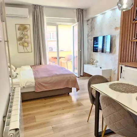 Apartament Amari *