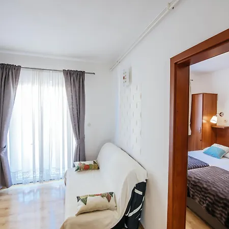 Apartament Amari *