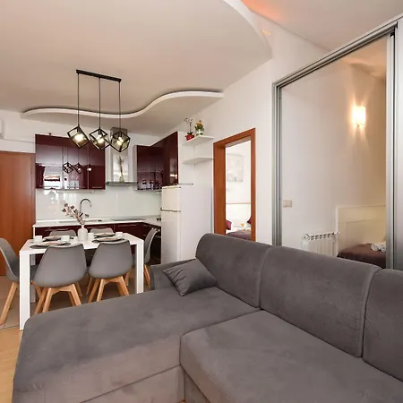 Apartament Amari *